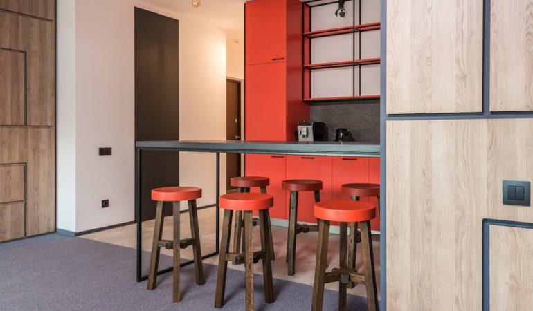 Pasywna szafa chłodząca w kuchni – spiżarnia bez prądu przez cały rok