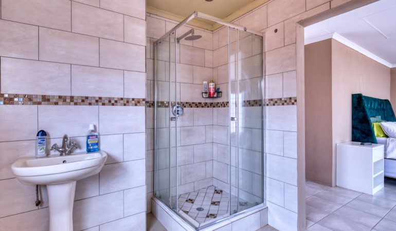 Bio-kompozyt z grzybni i lnu w domu: panele ścienne DIY, które wyciszają, pochłaniają zapachy i regulują wilgoć